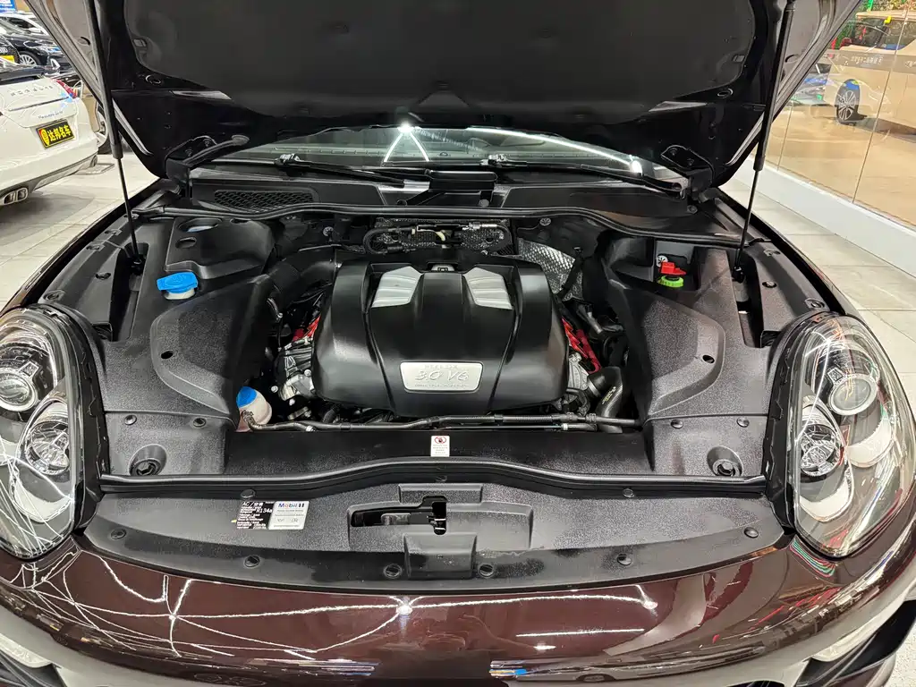 Porsche Cayenne — миниатюра 13