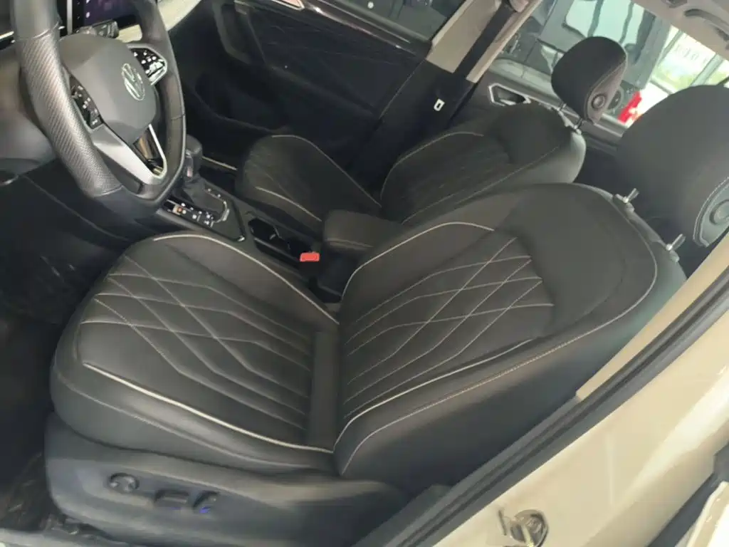 Volkswagen Tiguan L PHEV — миниатюра 15