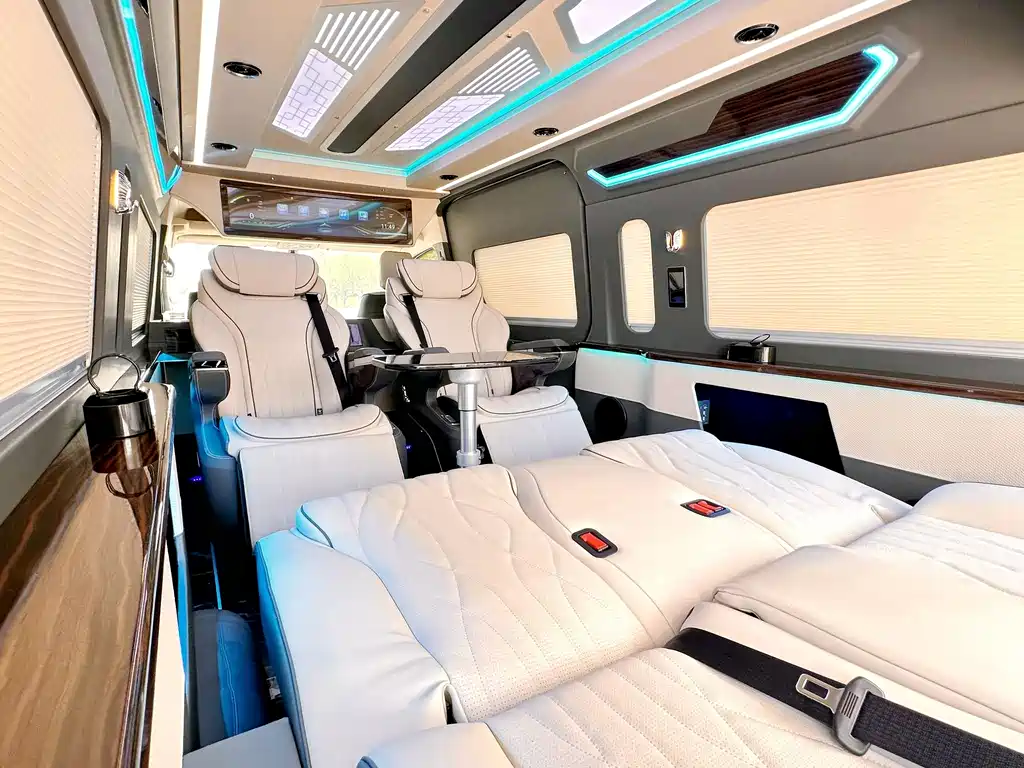 Toyota HiAce 2024 3.5L AT