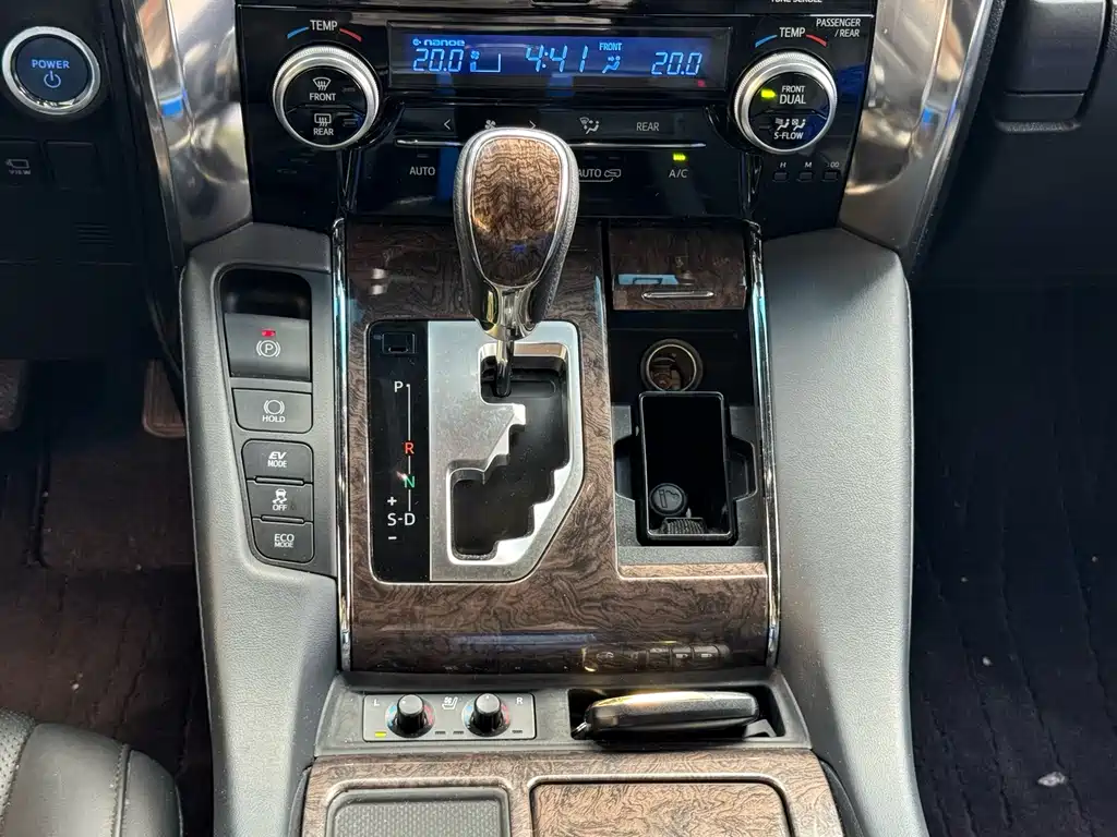 Toyota Vellfire — миниатюра 11