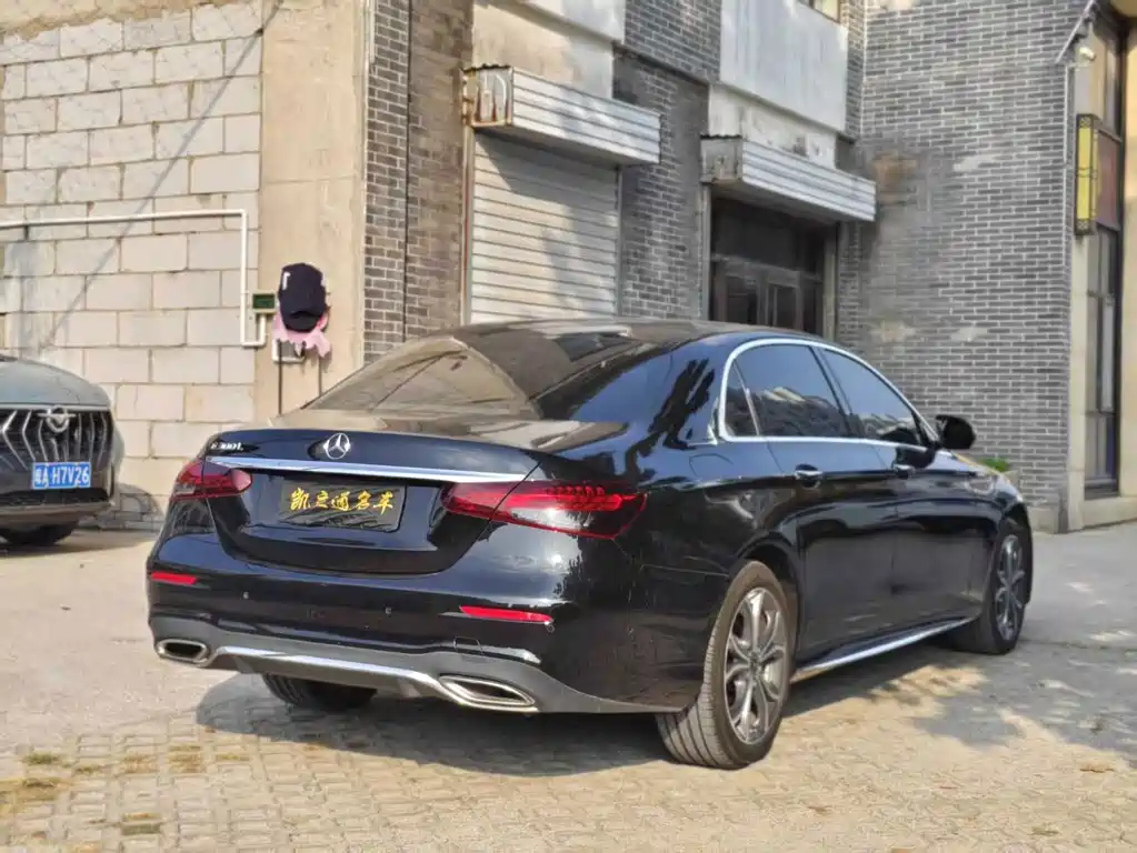 Mercedes-Benz E-Class — миниатюра 3
