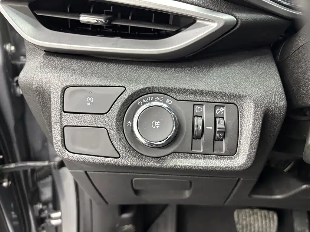 Chevrolet Volando — миниатюра 15