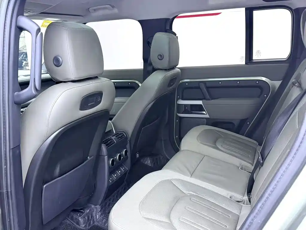 Land Rover Defender — миниатюра 6