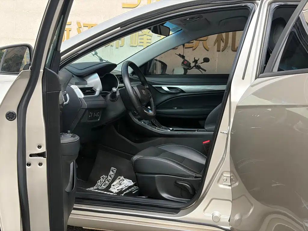 Geely Emgrand — миниатюра 6