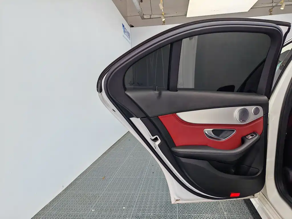 Mercedes-Benz C-Class — миниатюра 14