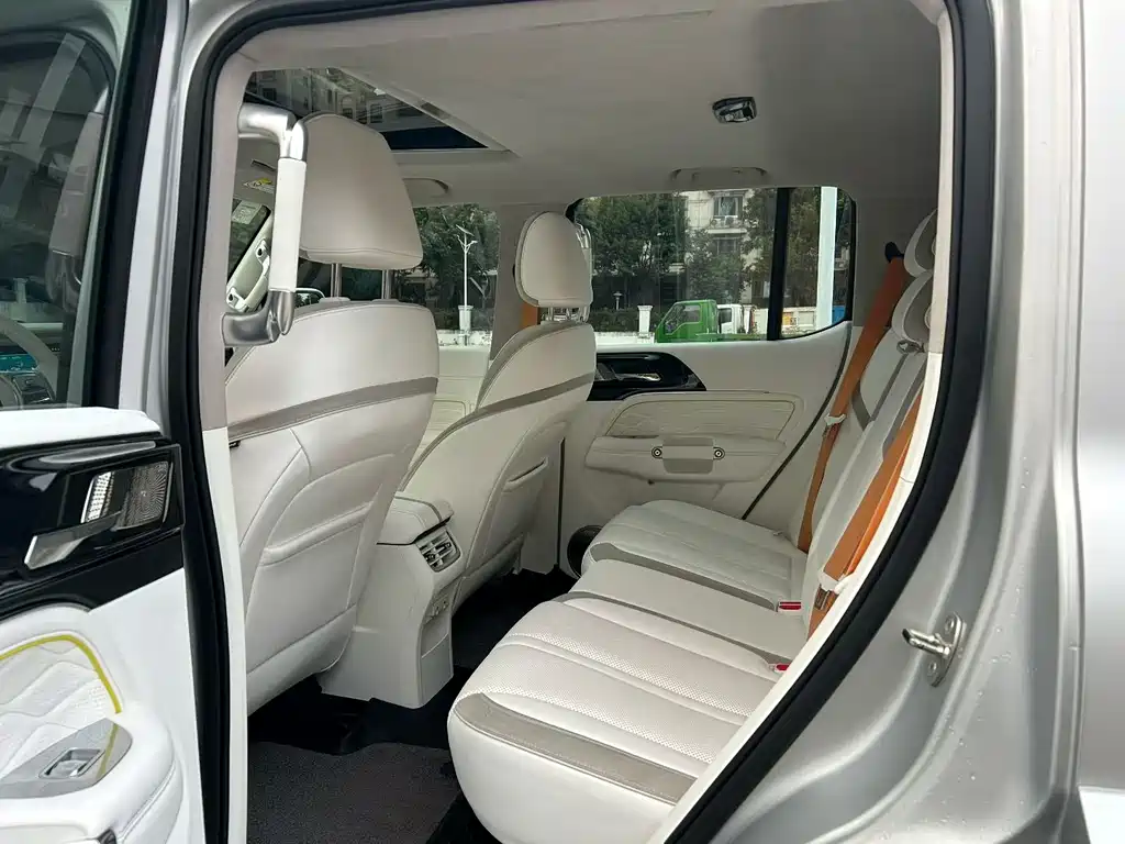 TANK CO CREATION TANK 300