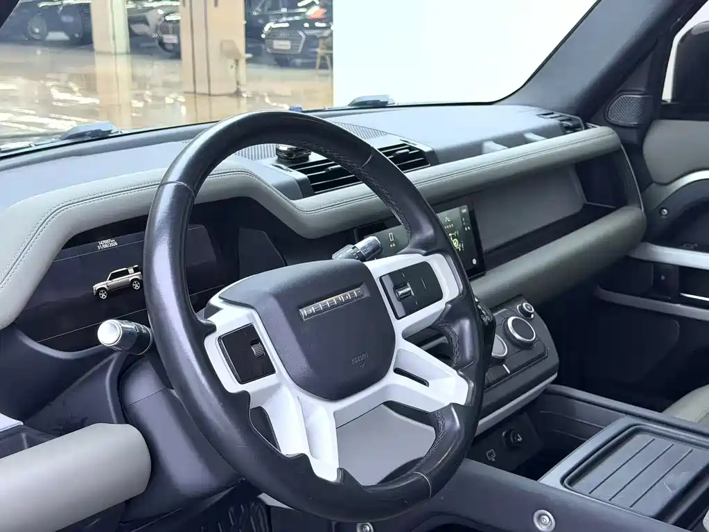 Land Rover Defender — миниатюра 4