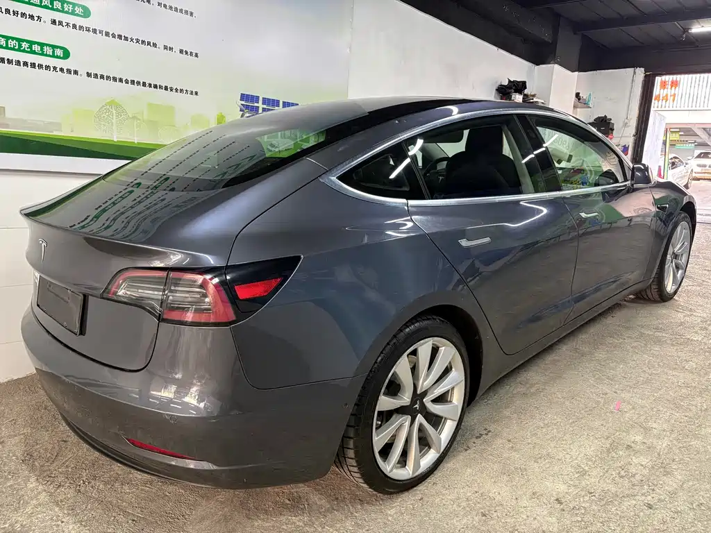Tesla Model 3 — миниатюра 4