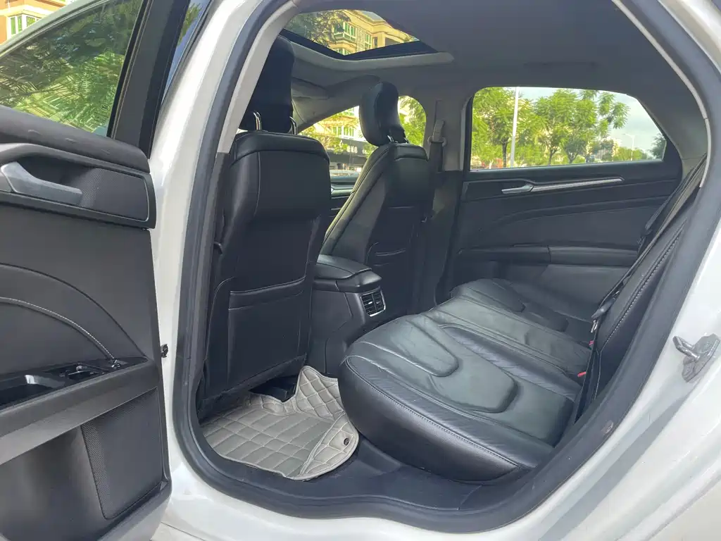 Ford Mondeo — миниатюра 10