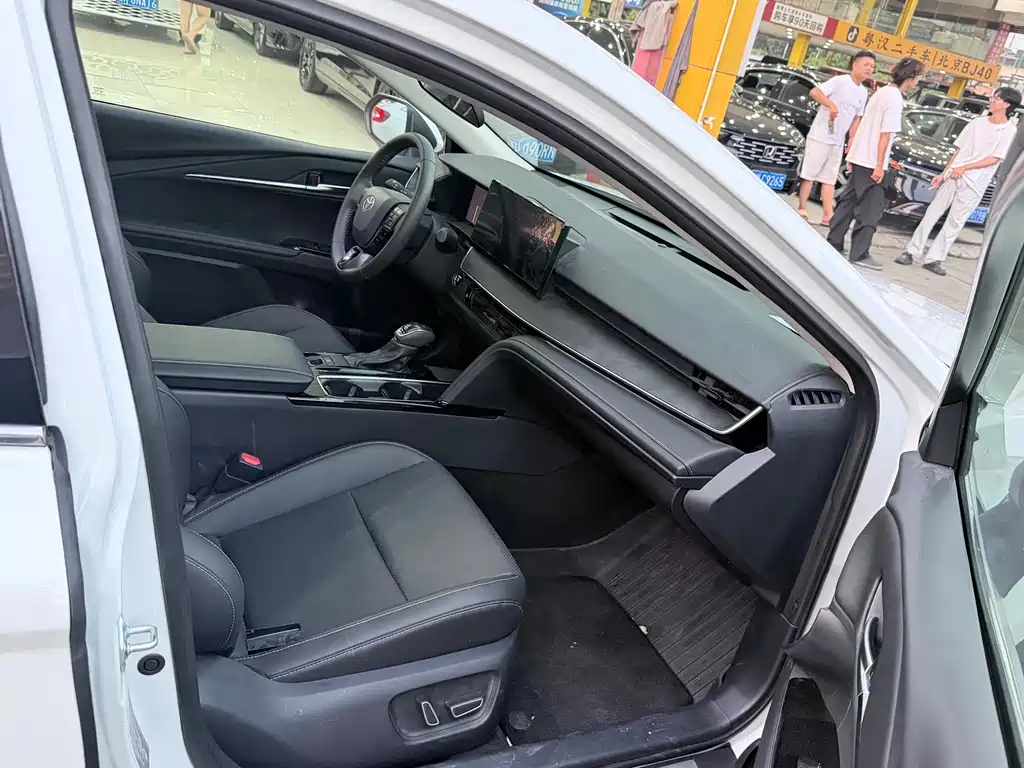 Toyota Camry — миниатюра 9