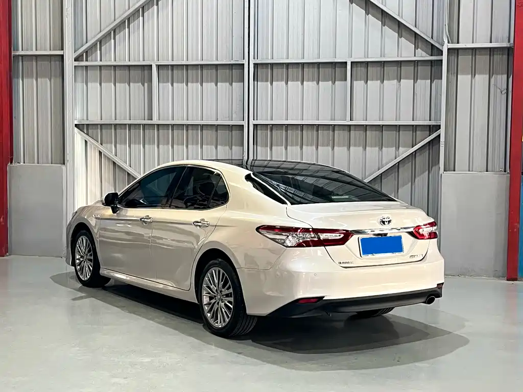 Toyota Camry — миниатюра 9