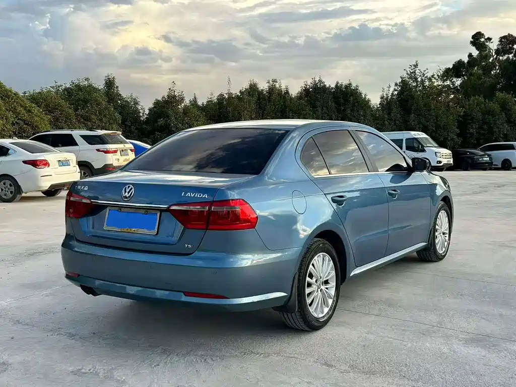 Volkswagen Lavida — миниатюра 6