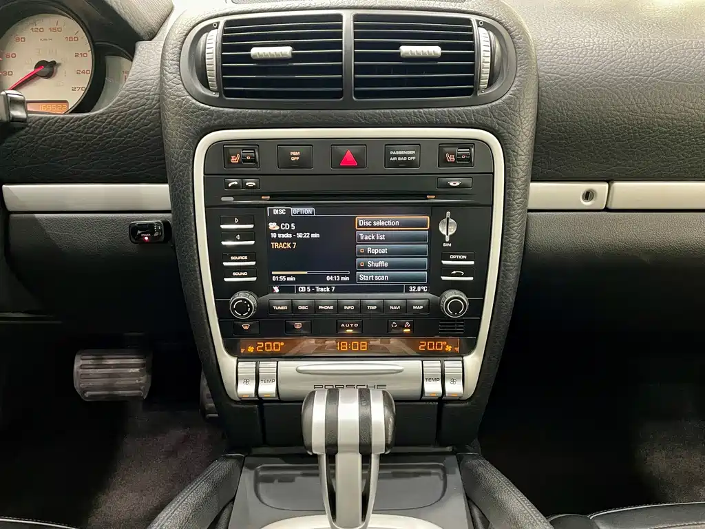 Porsche Cayenne — миниатюра 15