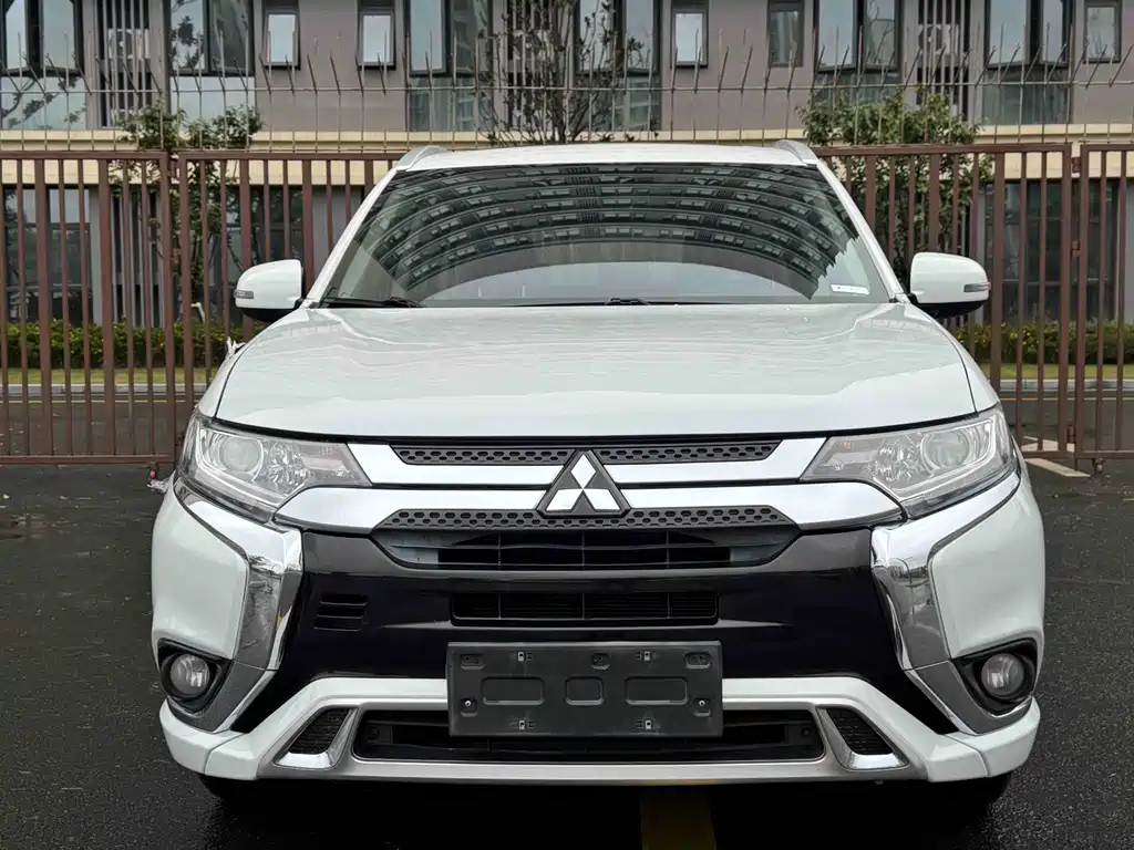 Mitsubishi Outlander — миниатюра 2