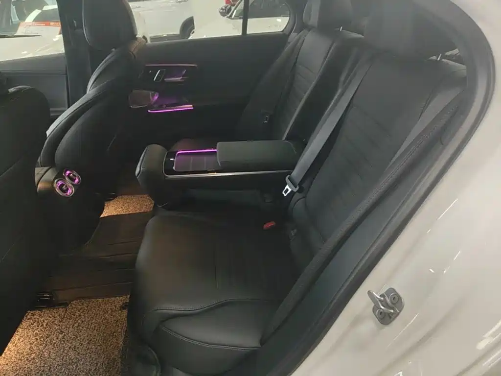 Mercedes-Benz C-Class — миниатюра 17