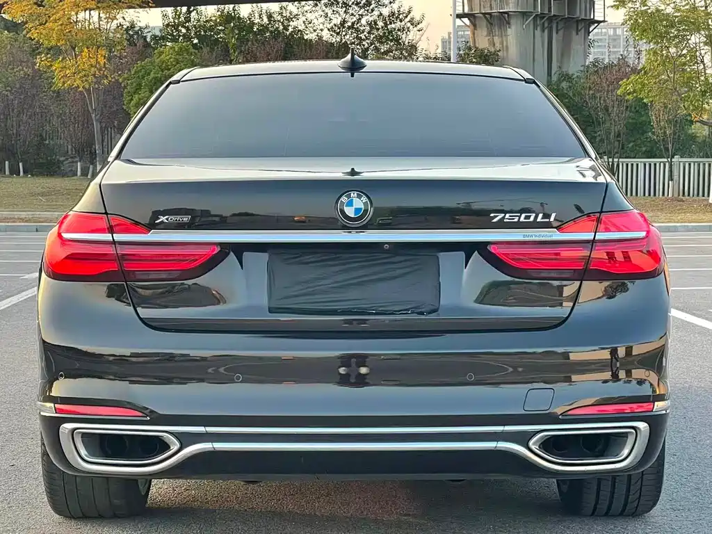 BMW 7 SERIES