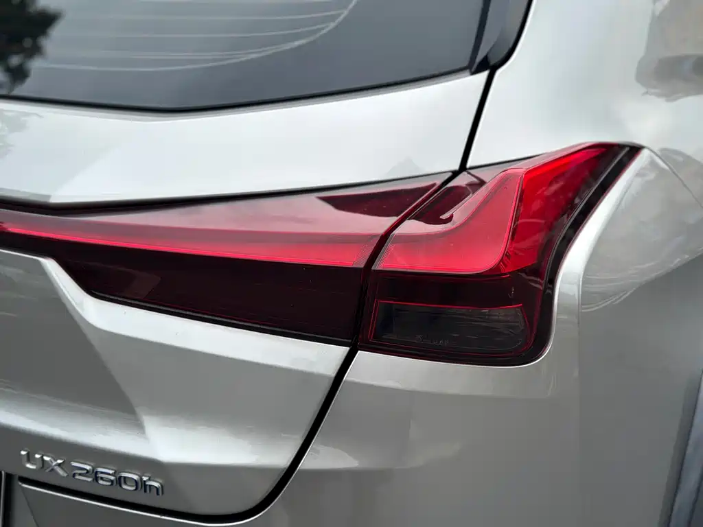 Lexus UX — миниатюра 18