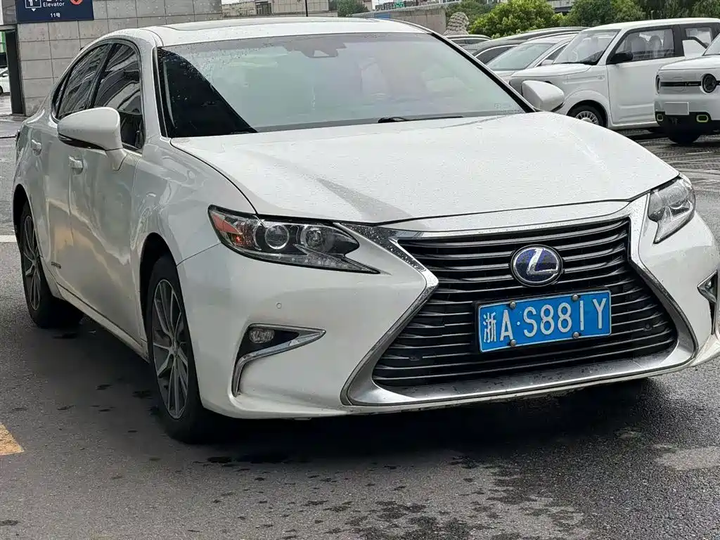Lexus ES 2015 300h Luxury