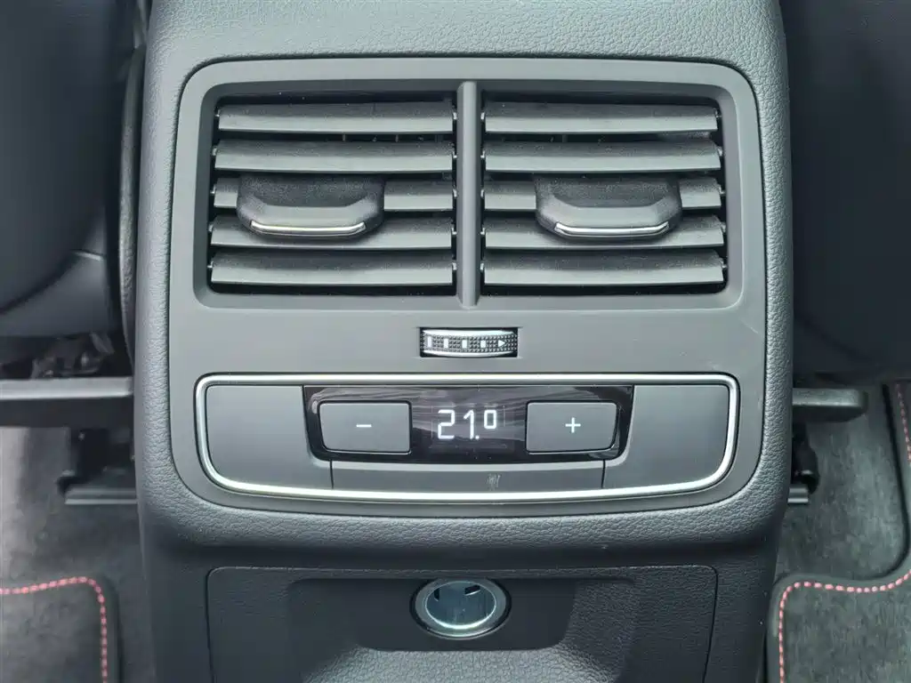 Audi RS 4 — миниатюра 9