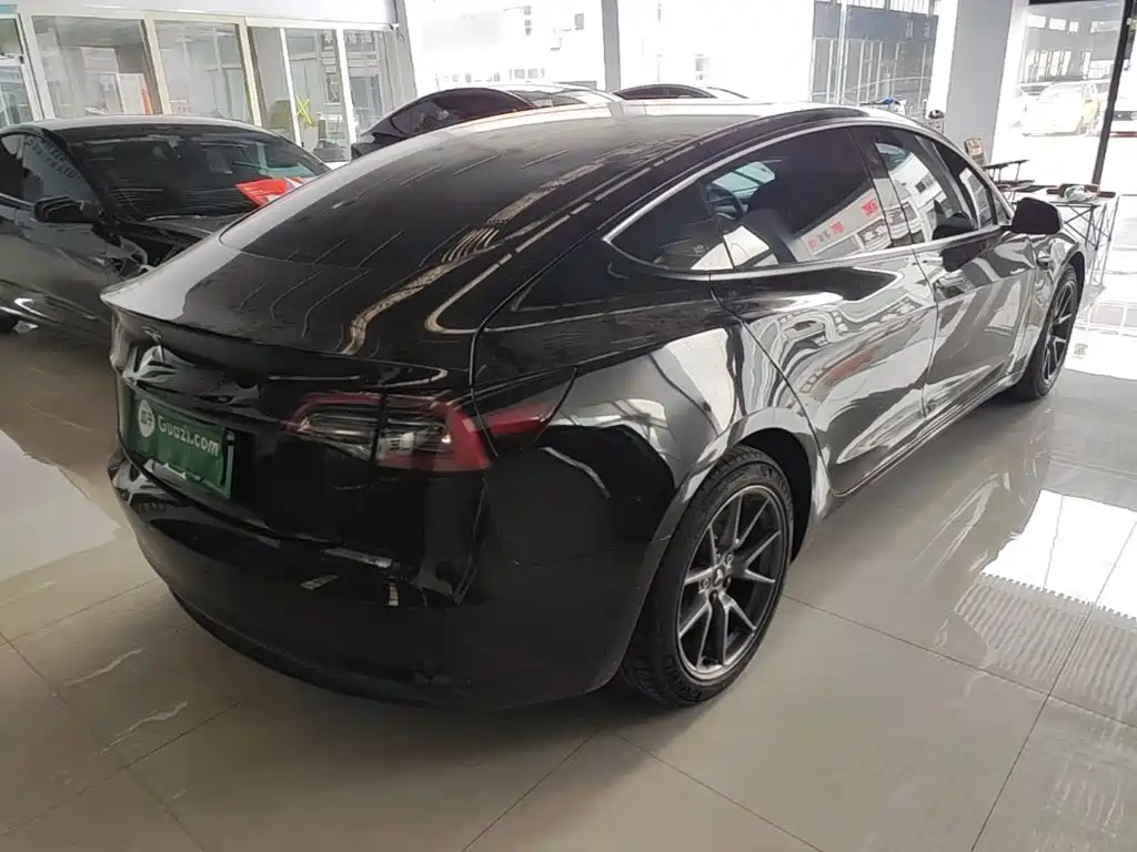 Tesla Model 3 — миниатюра 7