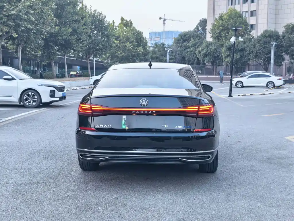 Volkswagen Passat PHEV — миниатюра 9