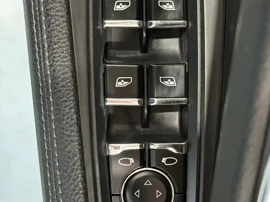 Porsche Macan — миниатюра 6