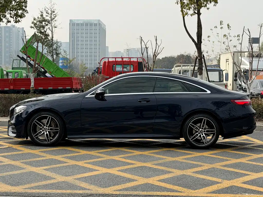 MERCEDES-BENZ E CLASS