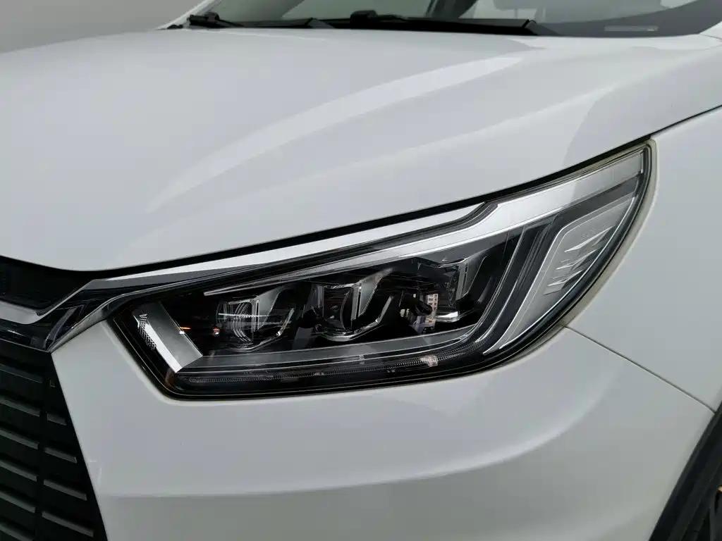BYD Yuan EV — миниатюра 7