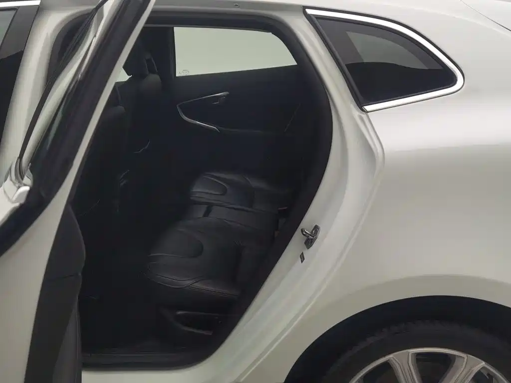 Volvo V40 — миниатюра 15