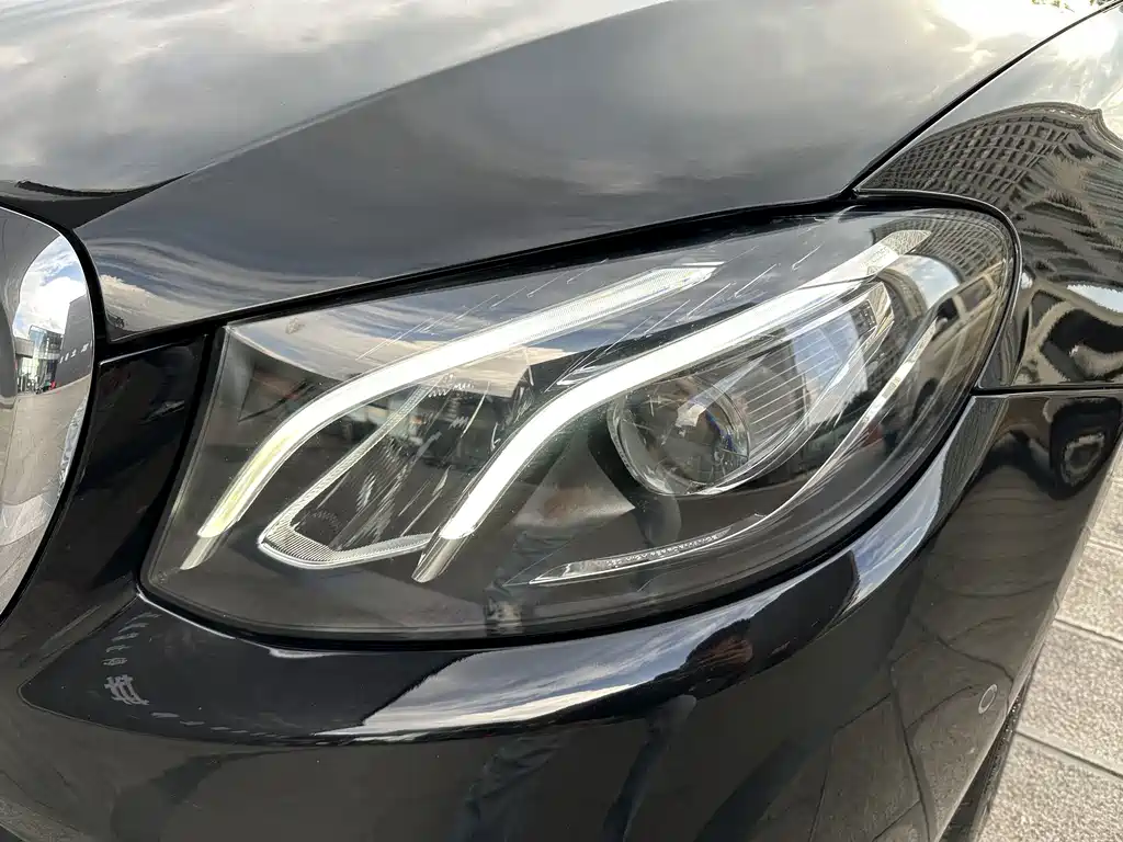 Mercedes-Benz E-Class — миниатюра 35