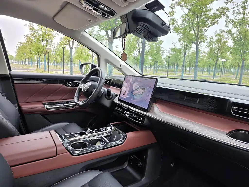 GAC Motor Trumpchi E8 PHEV — миниатюра 23