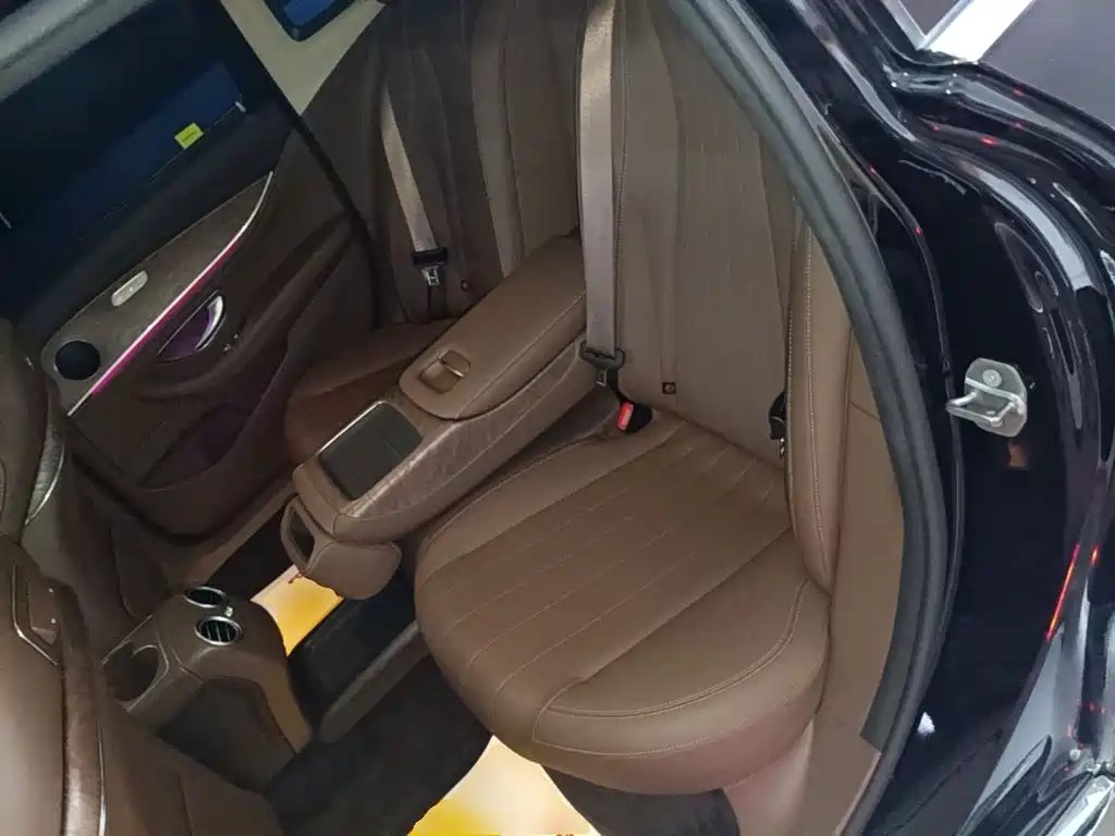 Mercedes-Benz E-Class — миниатюра 17