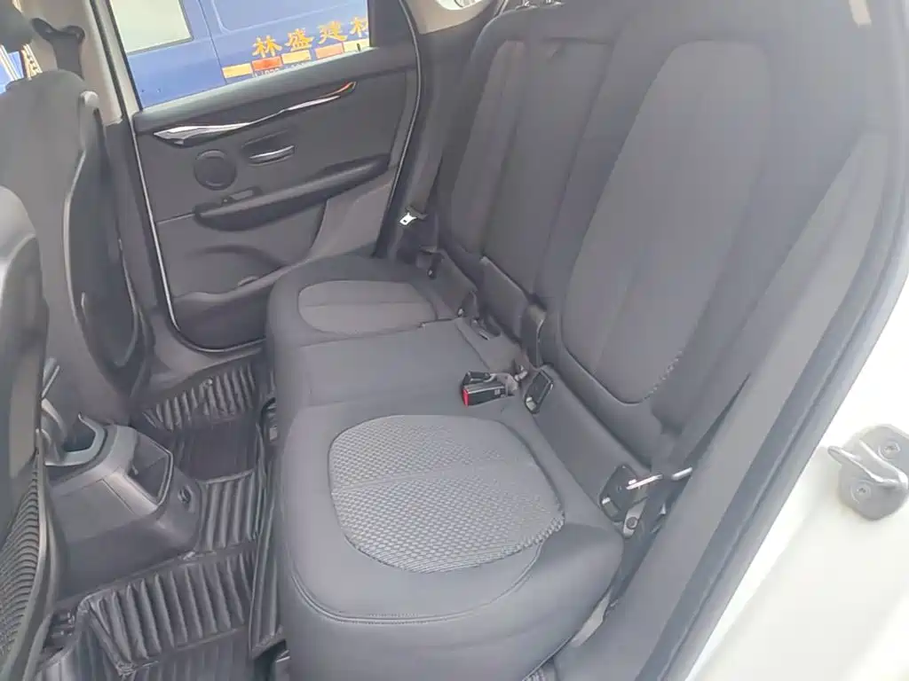 BMW 2 Series Active Tourer — миниатюра 17
