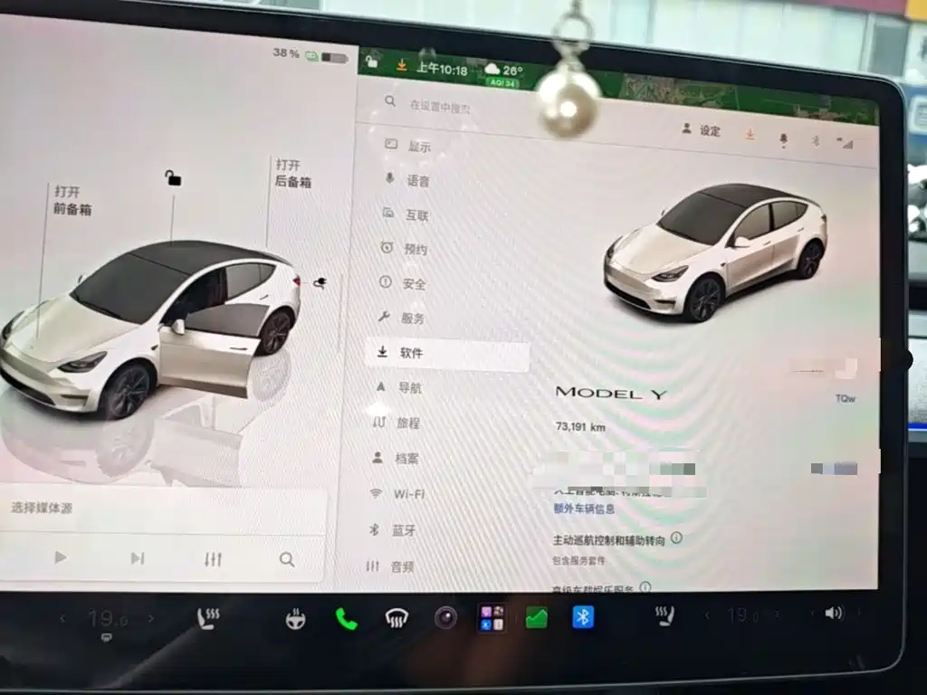 Tesla Model Y — миниатюра 12