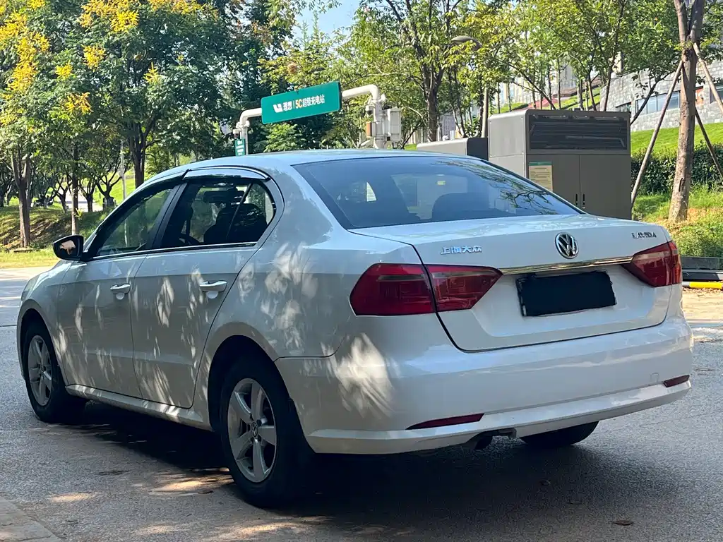 Volkswagen Lavida — миниатюра 5