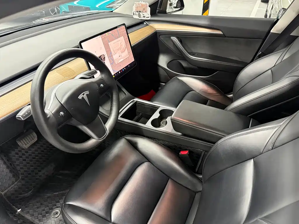 Tesla Model 3 — миниатюра 4