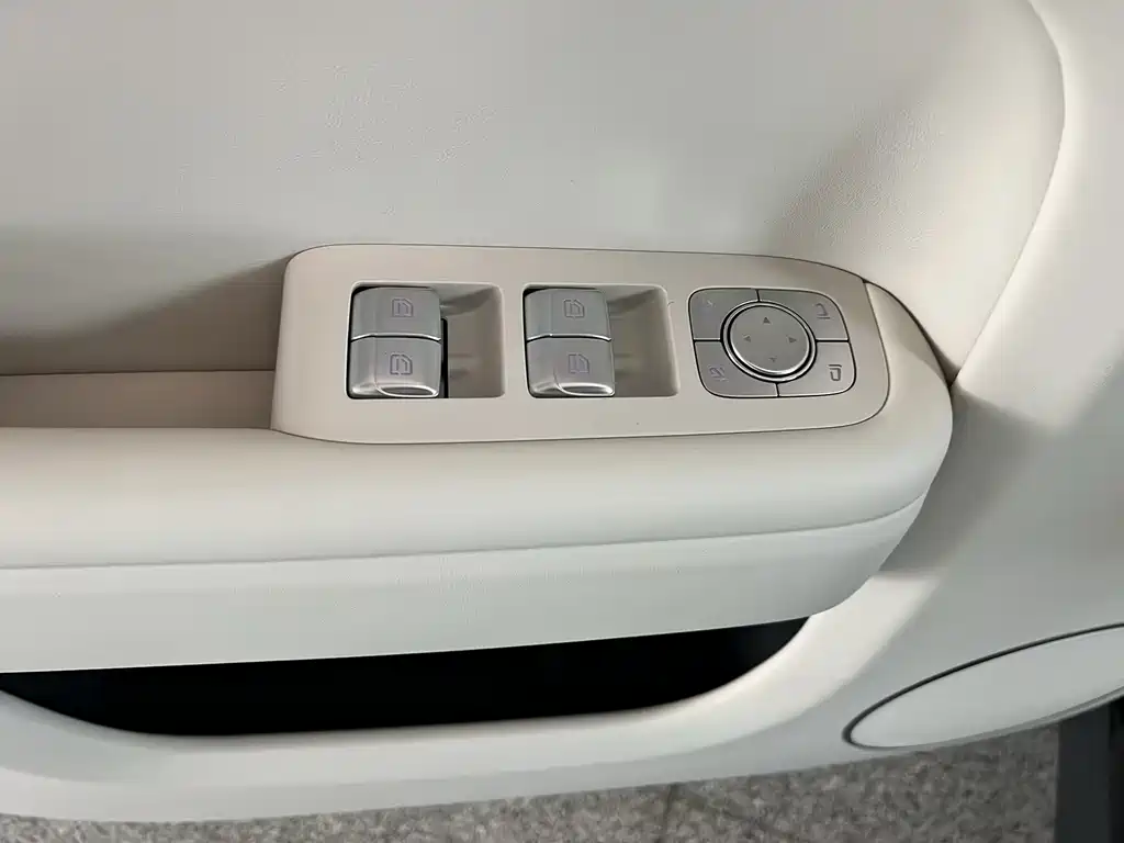 Li Auto Li L7 — миниатюра 16