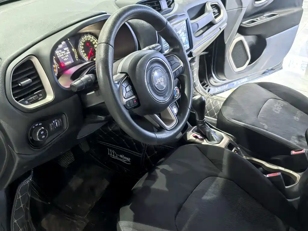 Jeep Renegade — миниатюра 5