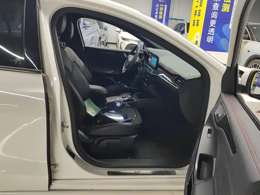 Ford Focus — миниатюра 8