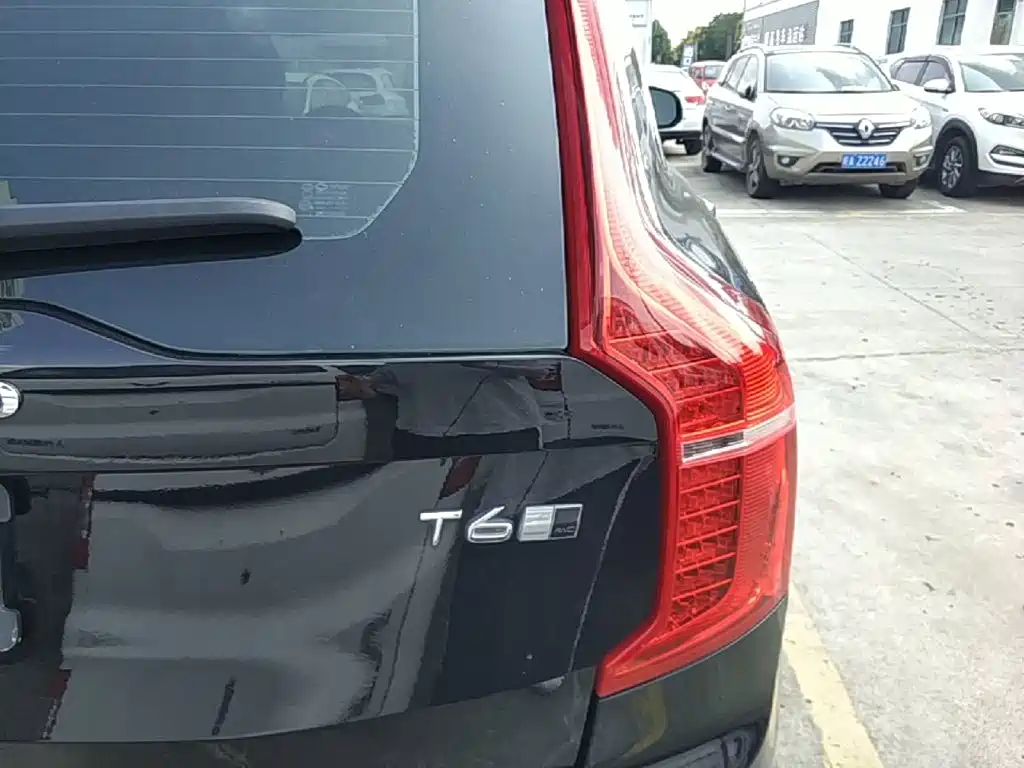 Volvo XC90 — миниатюра 8
