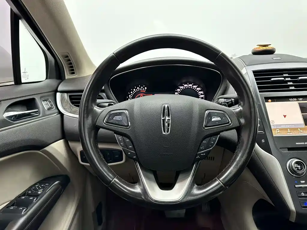 Lincoln MKC — миниатюра 6