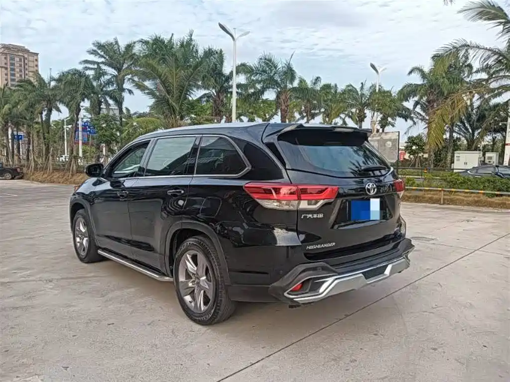 TOYOTA HIGHLANDER