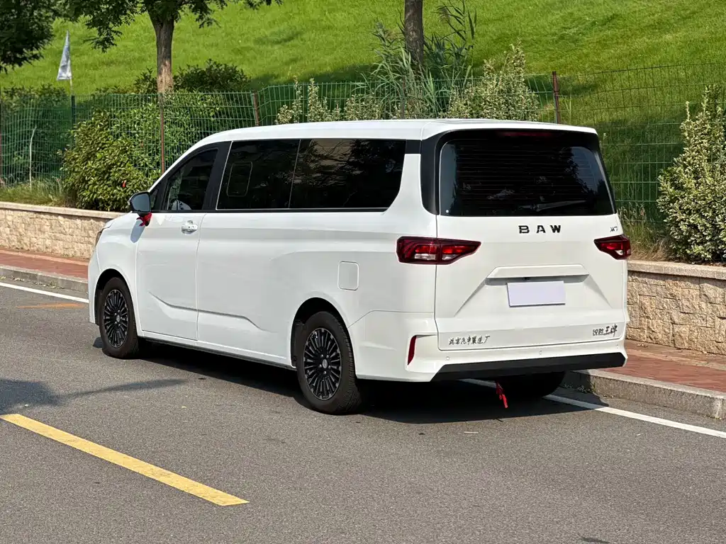 BAIC M7 2025 2.0L AT 9 мест