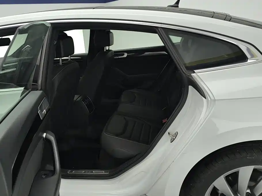 Volkswagen CC — миниатюра 11