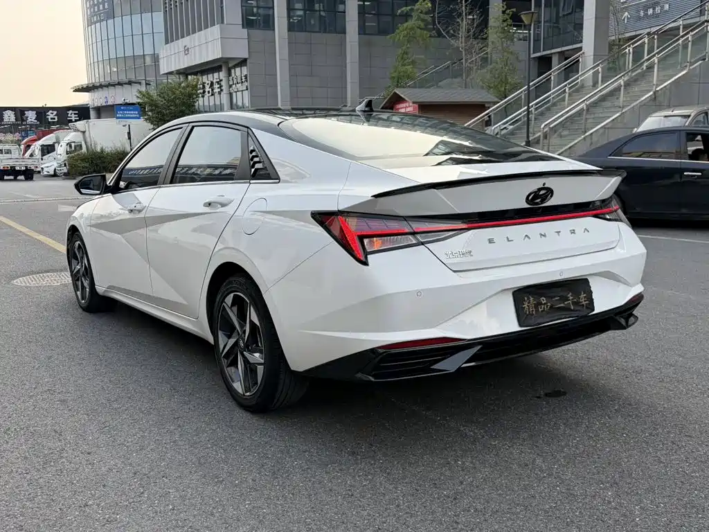Hyundai Elantra — миниатюра 9
