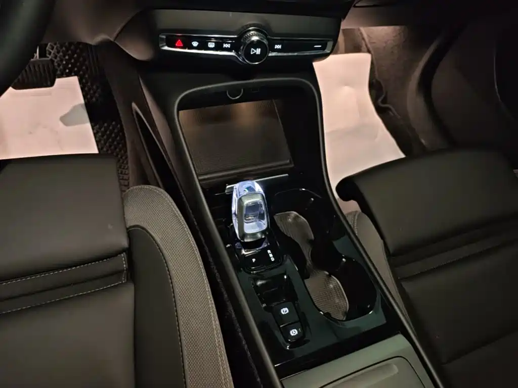 Volvo XC40 — миниатюра 14