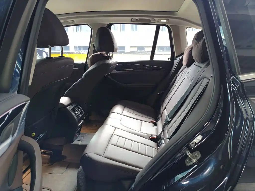 BMW iX3 — миниатюра 17