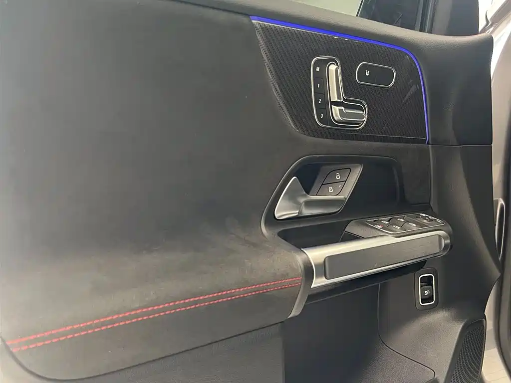 Mercedes-Benz GLB AMG — миниатюра 11