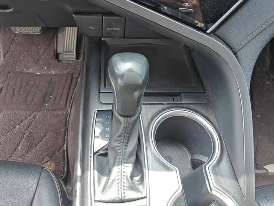 Toyota Camry — миниатюра 16