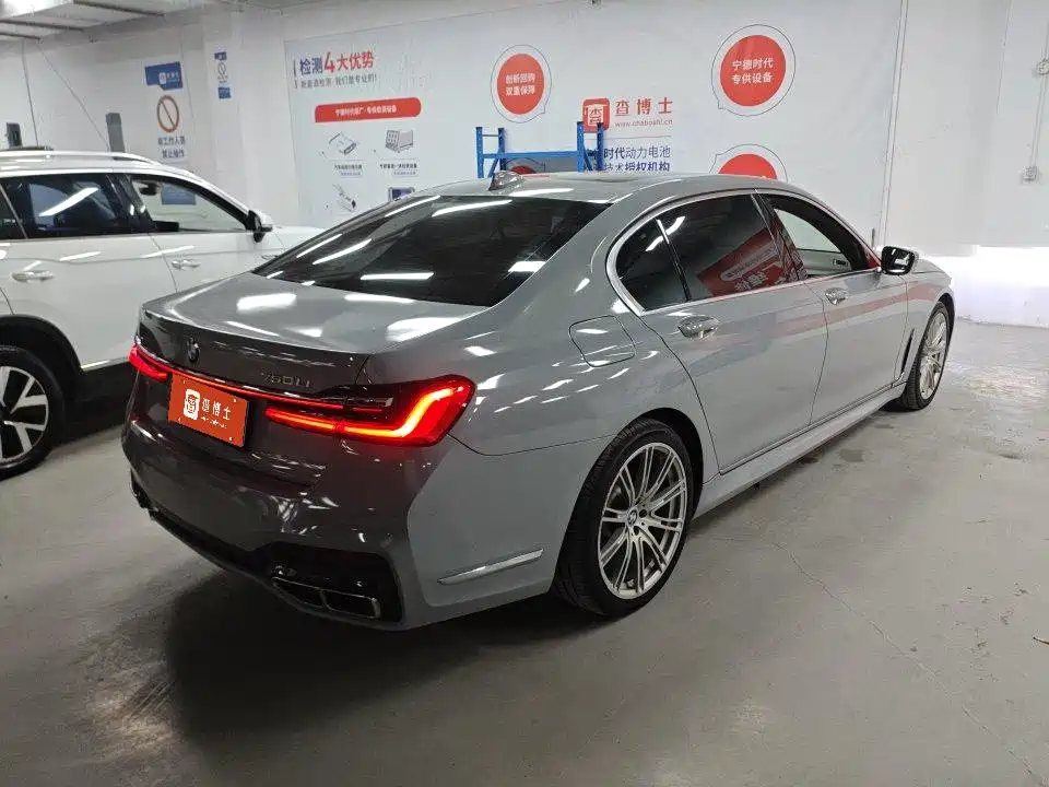 BMW 7 Series — миниатюра 9